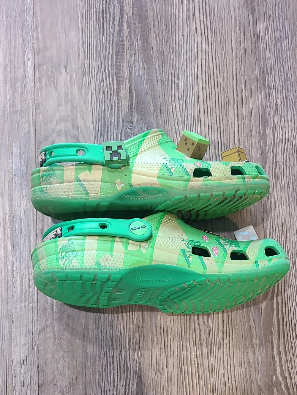 Kids Green Minecraft Clocs Size 4